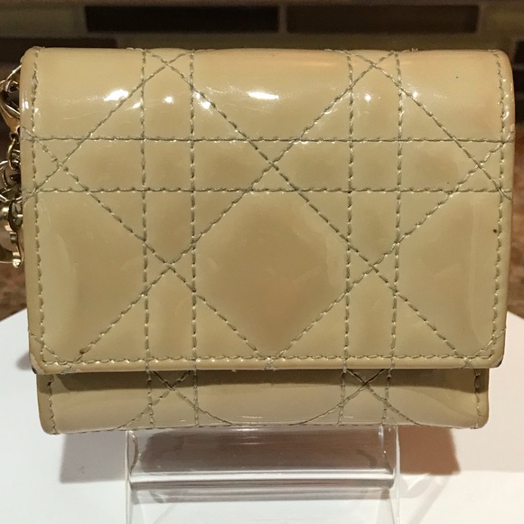 DIOR Cannage Patent Leather Trifold Wallet π€©π₯β€οΈ - Picture 12 of 17